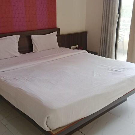 Hotel Swamiraj Indapur  Exterior photo