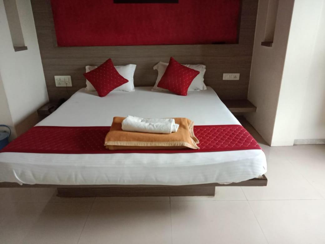 Hotel Swamiraj Indapur  Exterior photo