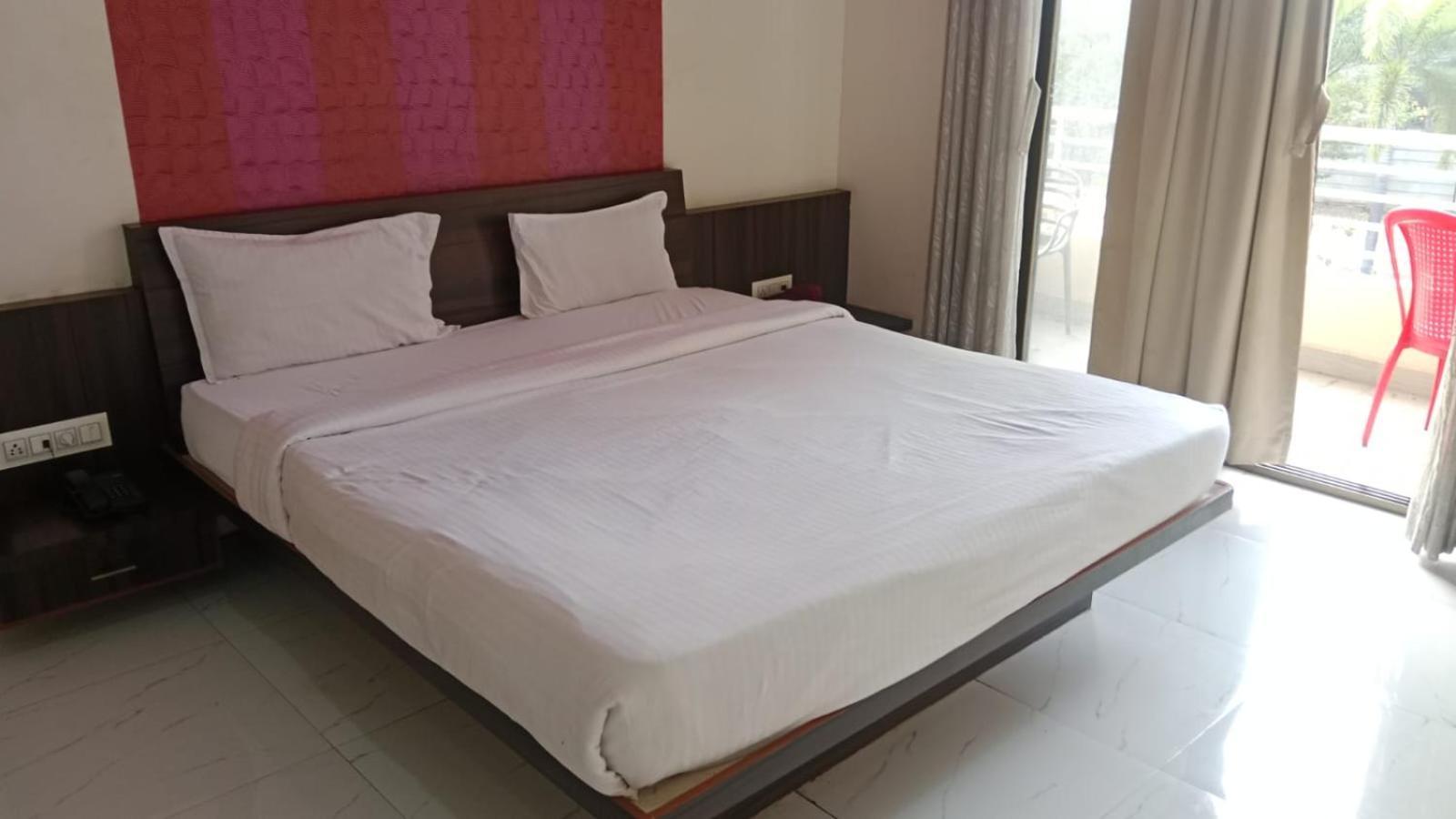 Hotel Swamiraj Indapur  Exterior photo