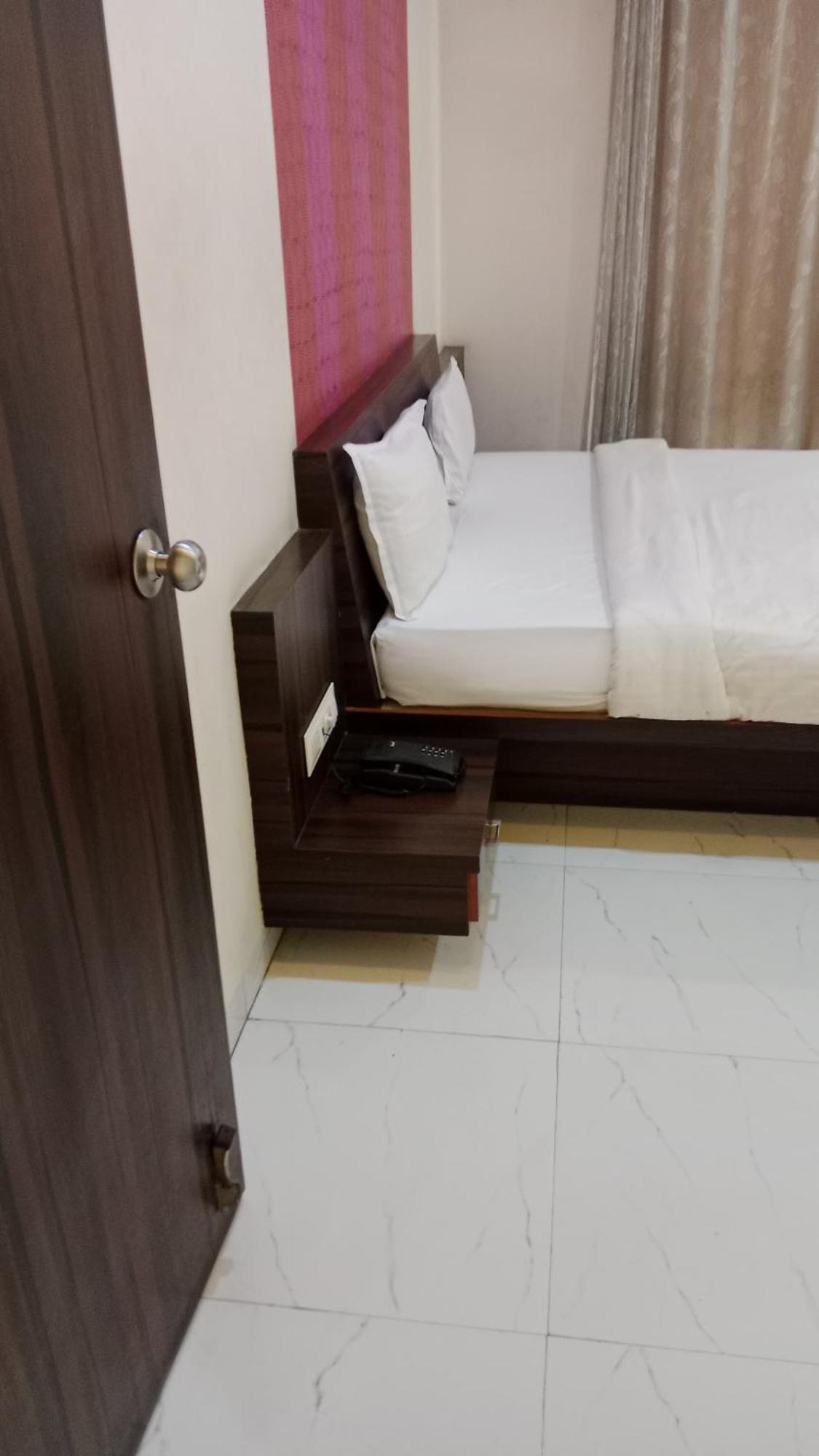 Hotel Swamiraj Indapur  Exterior photo